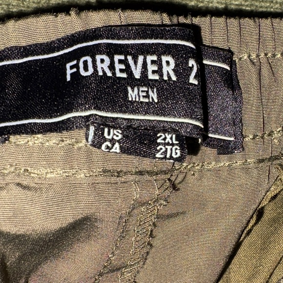 Men's Olive Cargo Pants - Picture 7 of 9